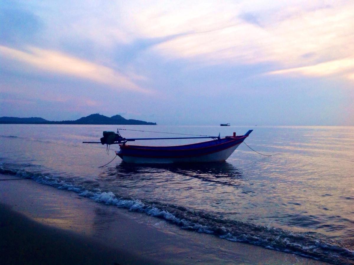 Ban Tawansongfa Hotel Lang Suan Luaran gambar