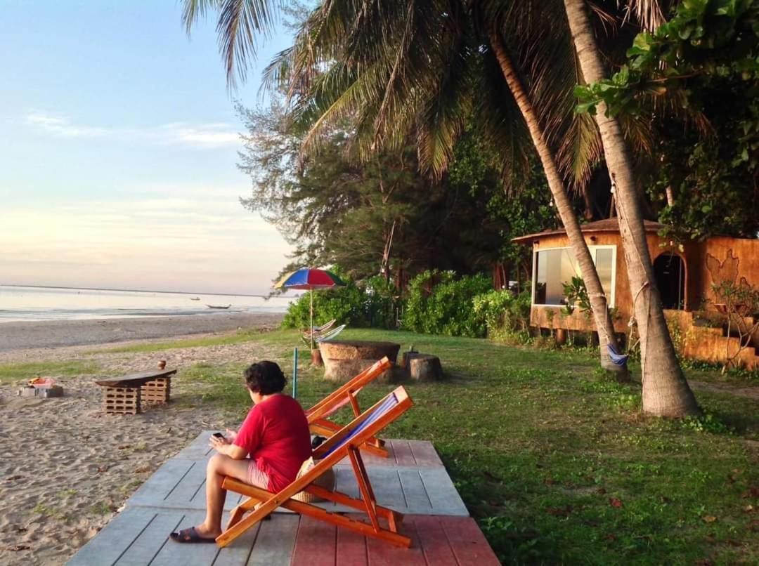 Ban Tawansongfa Hotel Lang Suan Luaran gambar