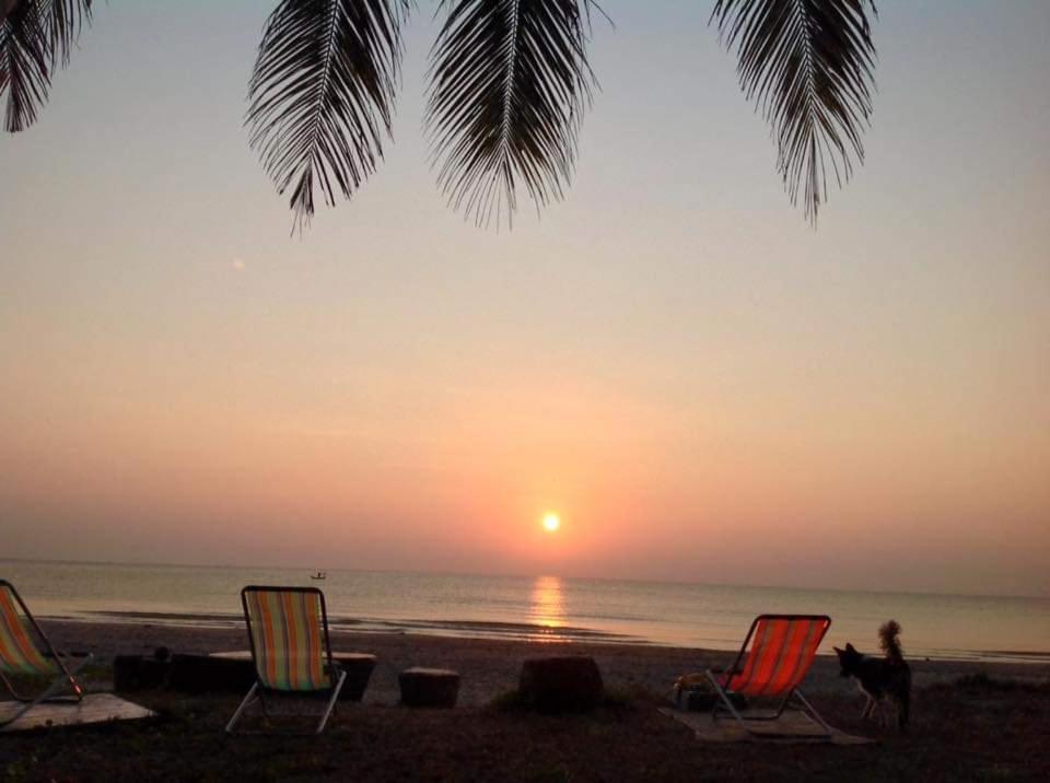 Ban Tawansongfa Hotel Lang Suan Luaran gambar