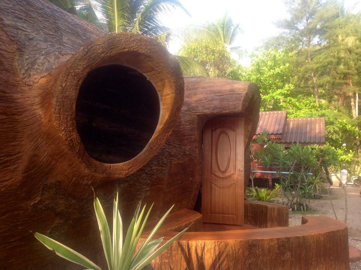 Ban Tawansongfa Hotel Lang Suan Luaran gambar
